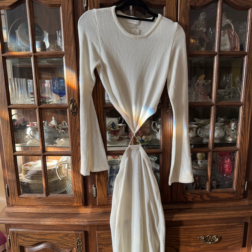 Elegant White Long Sleeve Dress
